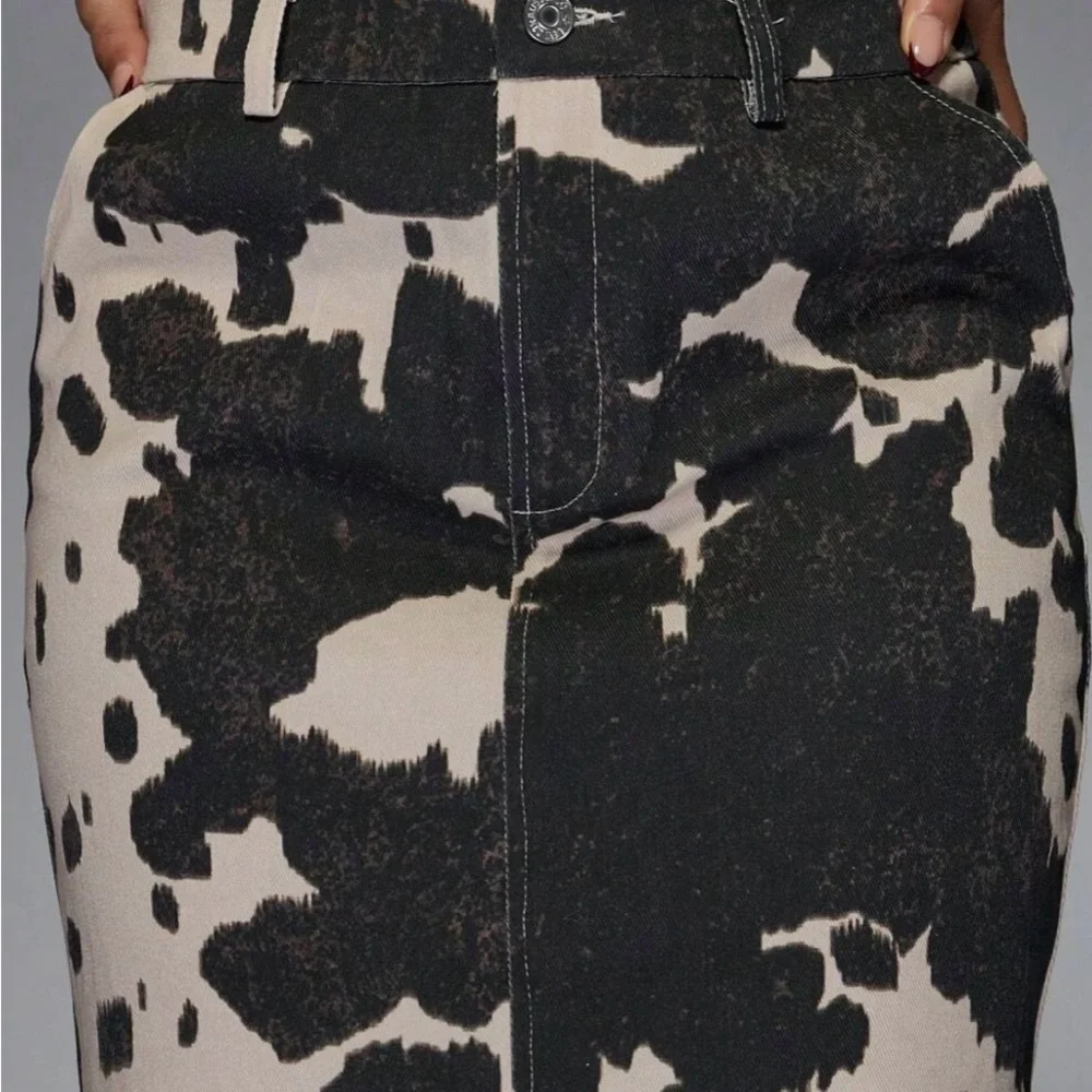 Missguided Black and White Maxi Pencil Skirt with Slit - Picture 4 of 4